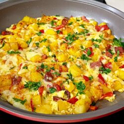 Patatesli Sucuklu Omlet Tarifi