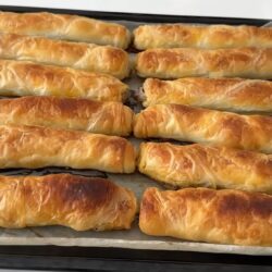 Pul Pul Dökülen Tepsi Böreği Tarifi