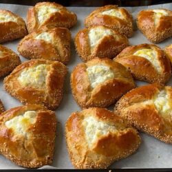 Sıvı Yağlı Mayasız Peynirli Poğaça Tarifi