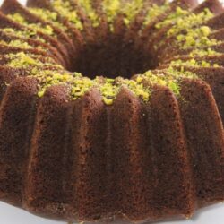 Tam Kıvamında Yumuşacık Kakaolu Kek Tarifi