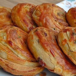 Yumuşacık Hamuruyla Çıtır Çörek Tarifi