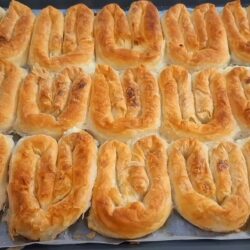 4 Yufkayla El Açması Lezzetinde Çıtır Börek Tarifi
