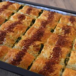 5 Yufka İle Çıtır Çıtır Ispanaklı Börek Tarifi