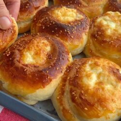 Dev Gibi Kabaran Peynirli Poğaça Tarifi