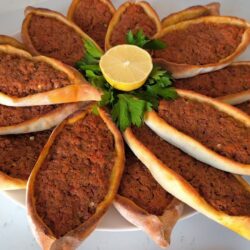 Ev Yapımı Bol Lezzetli Kıymalı Pide Tarifi