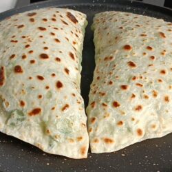 İncecik Hamuruyla Ispanaklı Gözleme Tarifi