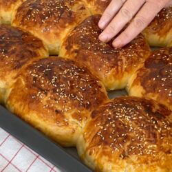 Mayalı Yumuşacık XXL Poğaça Tarifi