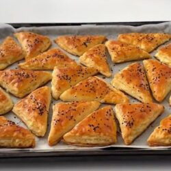 Milföy Gibi Kabaran Üçgen Börek Tarifi