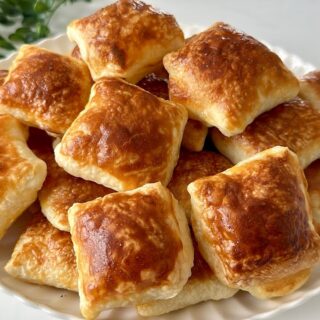 Oklavasız El Açması Peynirli Börek Tarifi