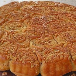 Pamuk Gibi Yumuşacık Cevizli Çörek Tarifi