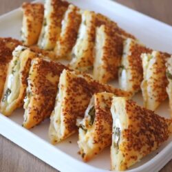 2 Yufka İle 5 Dakikada Çıtır Börek Tarifi