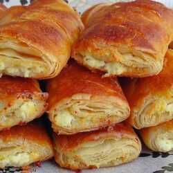 3 Malzeme İle Çıtır Çıtır Börek Tarifi