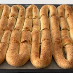 El Açması Kat Kat Pırasalı Çıtır Börek Tarifi