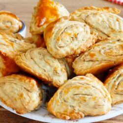 El Açması Tahinli Börek Tarifi