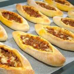 Ev Yapımı Kıymalı Mini Pide Tarifi