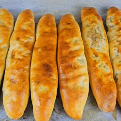 İncecik Hamuruyla Kıymalı Kır Pidesi Tarifi