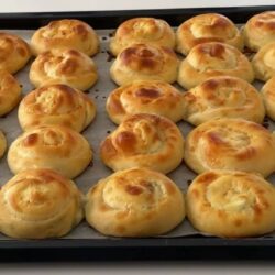 Özel Sosuyla El Açması Çıtır Börek Tarifi