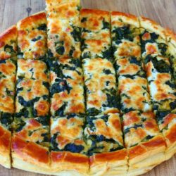 Pide Şeklinde Ispanaklı Börek Tarifi