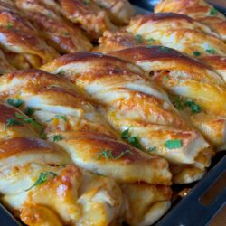 Sarımsaklı Kaşarlı Rulo Poğaça Tarifi