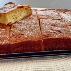 Tam Kıvamında Yumuşacık Elmalı Kek Tarifi