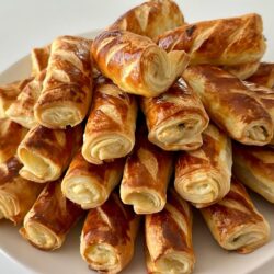 Yumuşacık Hamuruyla Çıtır Börek Tarifi