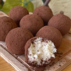 Az Malzemeli Hindistan Cevizi Topları Tarifi