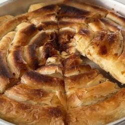 El Açması Patatesli Tepsi Böreği Tarifi