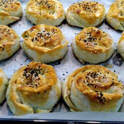 Hazır Yufkayla Ispanaklı Gül Böreği Tarifi