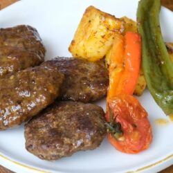 Kebap Lezzetinde Fırında Köfte Tarifi