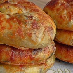 Mayalı Hamurdan Kıymalı Börek Tarifi