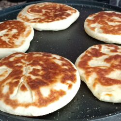 Mayalı Yumuşacık Peynirli Bazlama Tarifi