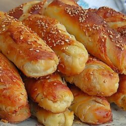 Puf Puf Kabaran Mayalı Börek Tarifi