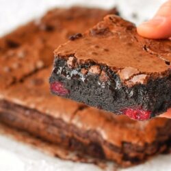 Tam Ölçülü Vişneli Brownie Tarifi