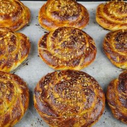 Tel Tel Ayrılan Tahinli Cevizli Çörek Tarifi