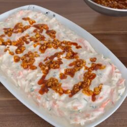 Yoğurtlu Havuçlu Turp Salatası Tarifi