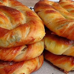 Kat Kat Mayalı Börek Tarifi