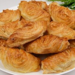 Kat Kat Milföy Gibi Kolay Börek Tarifi