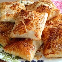Milföy Gibi Pul Pul Dağılan Çıtır Börek Tarifi