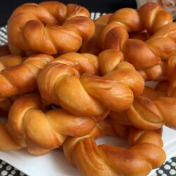 Pamuk Gibi Yumuşak En Pratik Mayalı Pişi Tarifi
