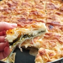 Su Böreği Tadında Ispanaklı Börek Tarifi