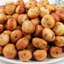 Yağ Çekmeyen Yumuşacık Lokmalık Pişi Tarifi