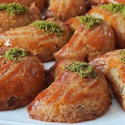 Kıyır Kıyır Şerbetli Ay Tatlısı Tarifi